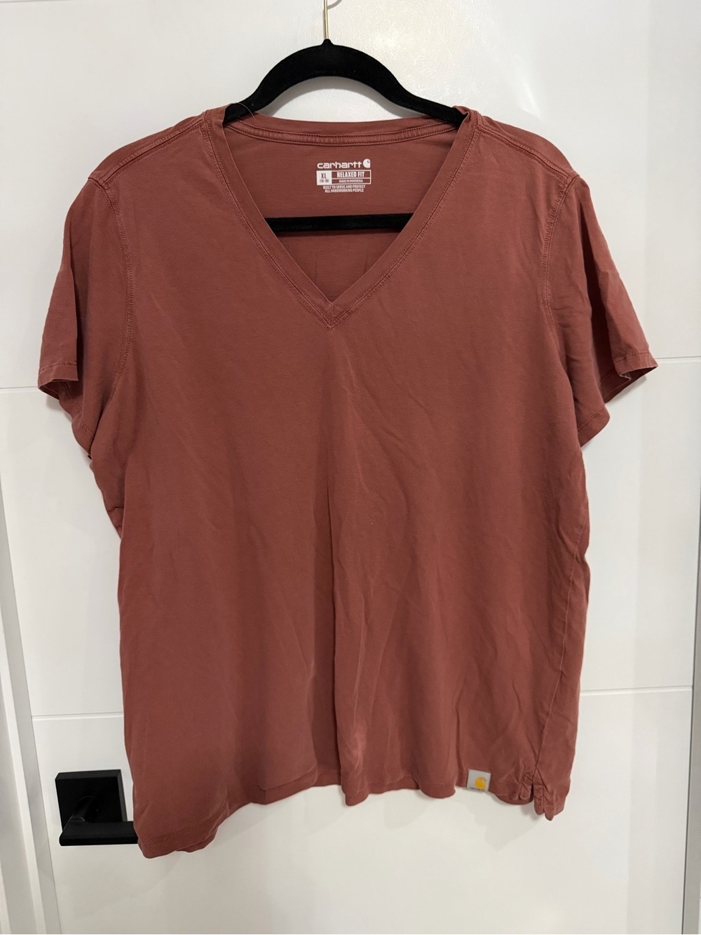 Carhartt: Women’s Relaxed Fit V-Neck T-Shirt (ptp approx 23.5in) Size XL